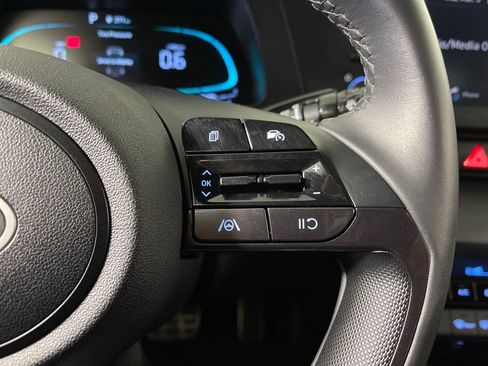 Certified 2025 Hyundai Elantra Sport image 29