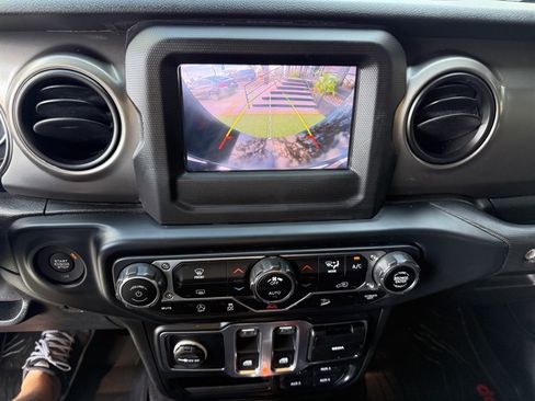 Used 2019 Jeep Wrangler Sport AWD/4WD image 24
