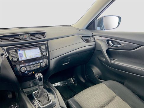 Used 2017 Nissan Rogue SV w/ SV Premium Package AWD/4WD image 25