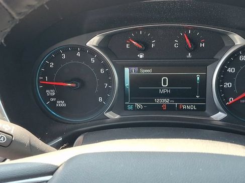 Used 2018 Chevrolet Equinox Premier FWD image 15