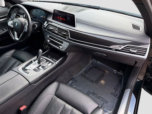 Used 2019 BMW 740i 740i w/ M Sport Package image 13