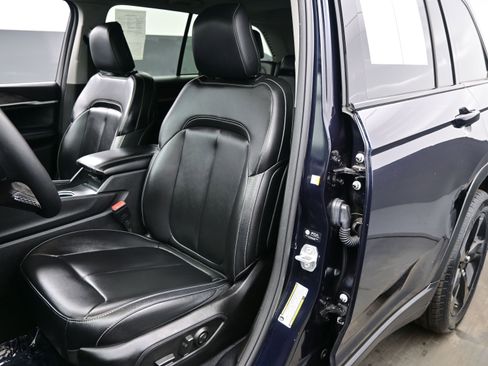 Used 2024 Jeep Grand Cherokee Limited w/ Black Appearance Package image 12