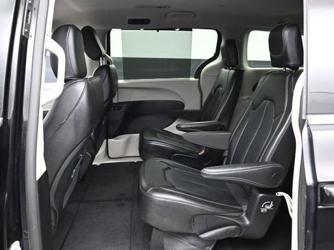 Certified 2024 Chrysler Pacifica Touring-L FWD image 22