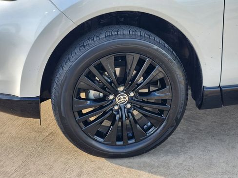 Used 2024 Toyota Venza Nightshade AWD/4WD image 11
