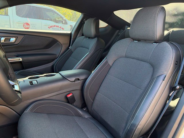 Used 2025 Ford Mustang Coupe RWD image 8