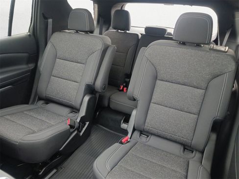 New 2026 Chevrolet Traverse LT w/ Sun and Wheel Package image 9