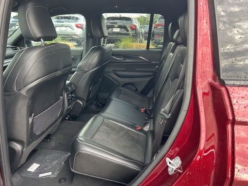 Used 2025 Jeep Grand Cherokee Altitude AWD/4WD image 6
