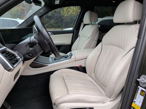 Certified 2024 BMW X7 xDrive40i w/ Executive Package image 14