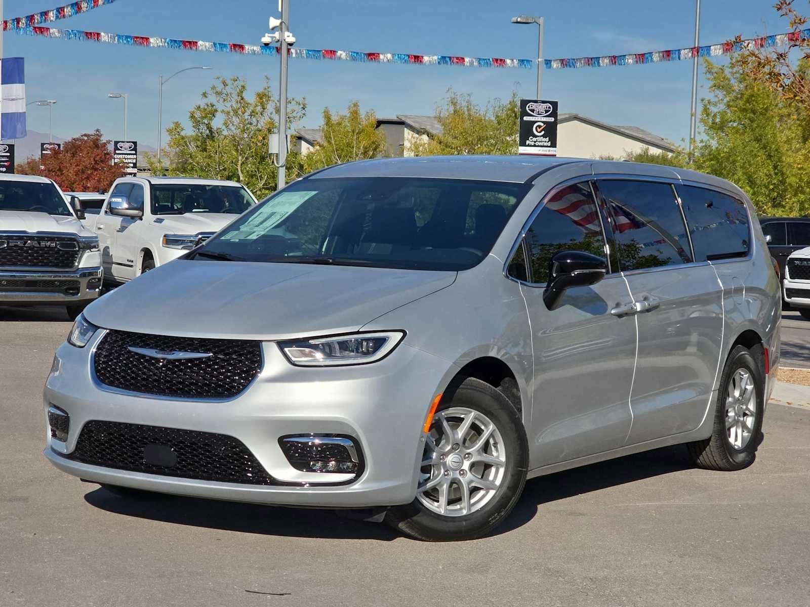 Used 2026 Chrysler Pacifica Select FWD image 31