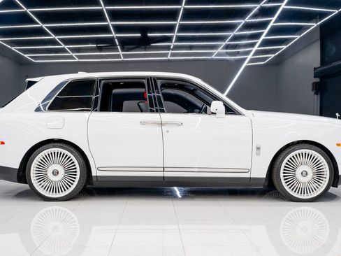 Used 2021 Rolls-Royce Cullinan image 9