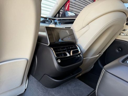 Used 2020 Bentley Flying Spur W12 image 19