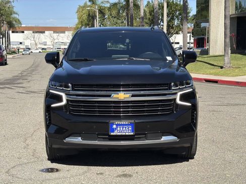 Used 2023 Chevrolet Suburban LT image 2