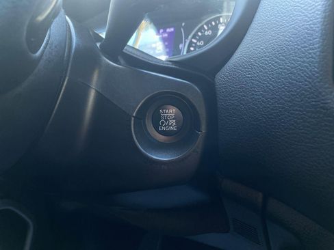 Used 2019 Jeep Renegade Latitude w/ Cold Weather Group image 8