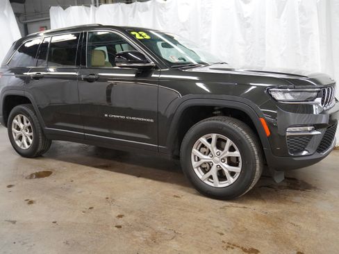Used 2023 Jeep Grand Cherokee Limited AWD/4WD image 1