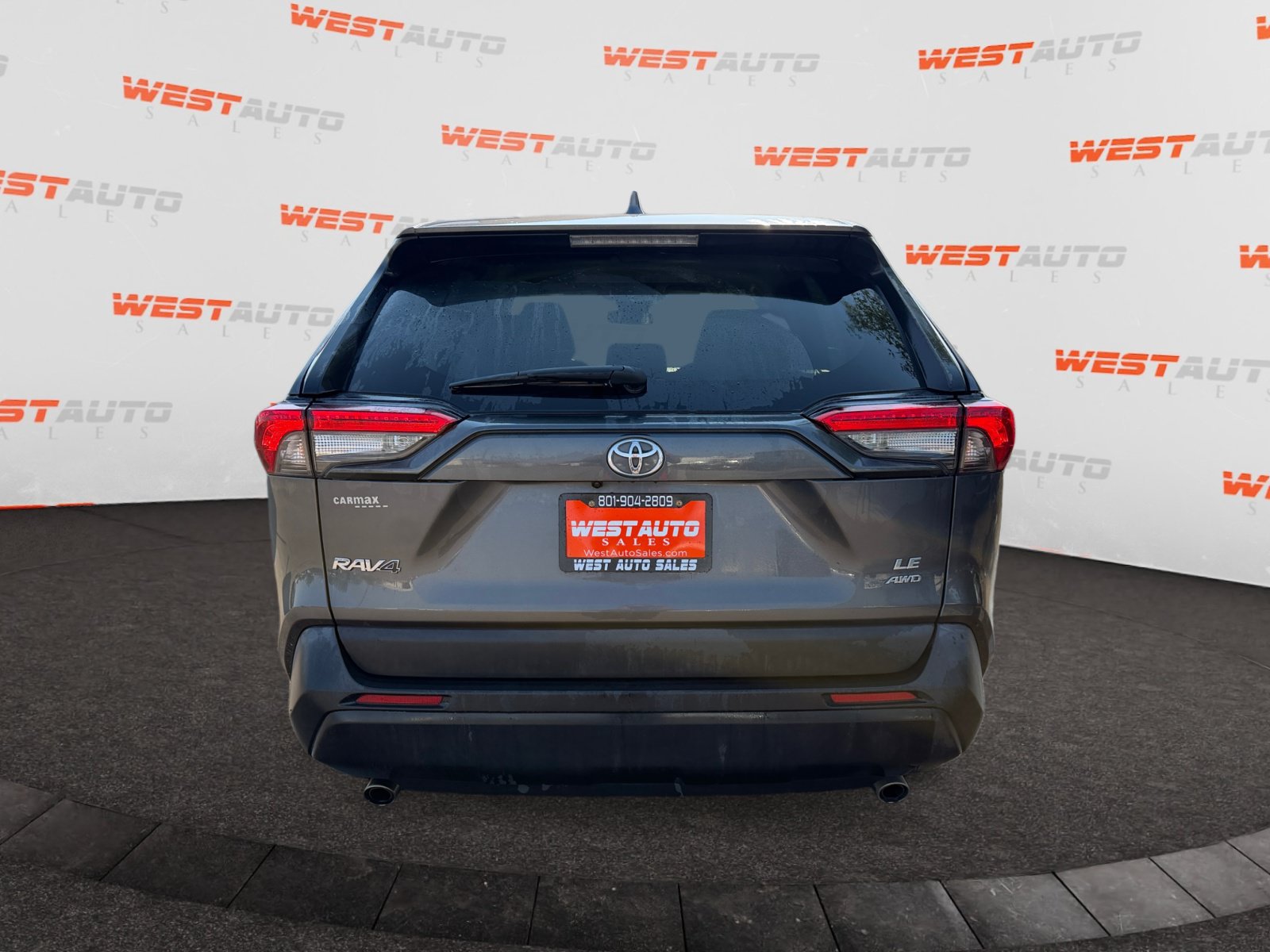 Used 2023 Toyota RAV4 LE AWD/4WD image 4