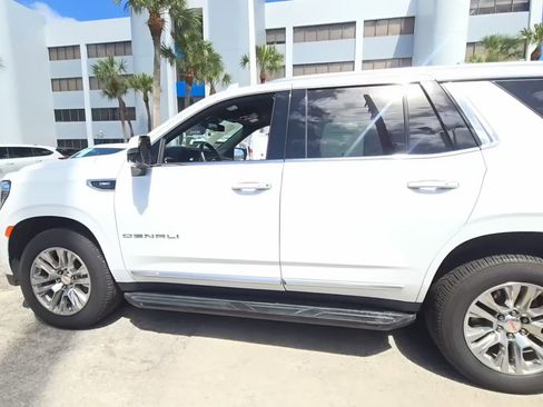 Used 2023 GMC Yukon Denali AWD/4WD image 4
