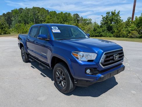Used 2022 Toyota Tacoma SR5 AWD/4WD image 3