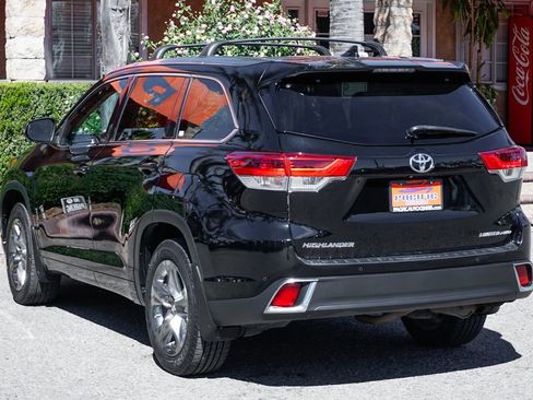 Used 2018 Toyota Highlander Limited Platinum AWD/4WD image 6
