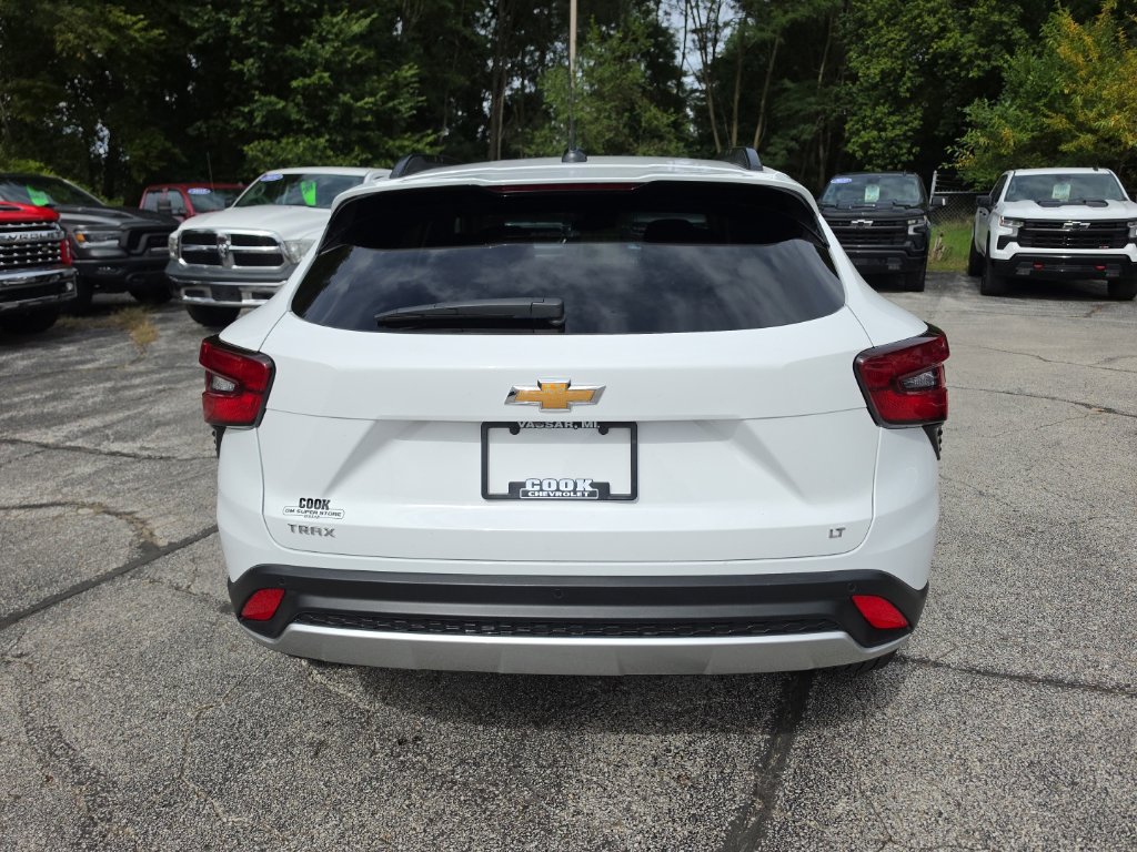 Certified 2024 Chevrolet Trax LT w/ Driver Confidence Package FWD image 6