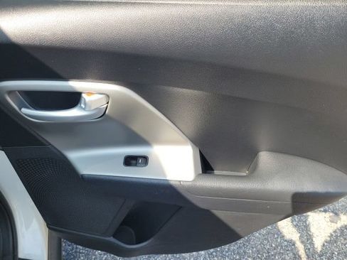Used 2018 Kia Niro LX FWD image 26