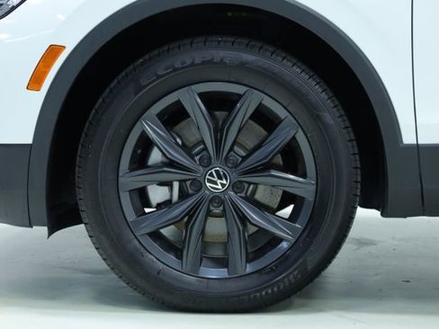 Used 2024 Volkswagen Tiguan SE image 8