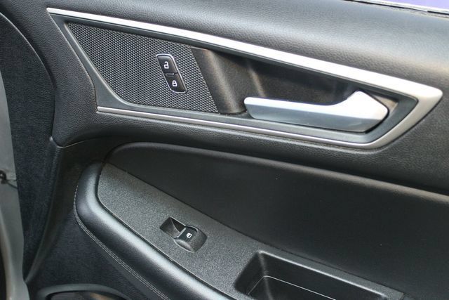 Used 2024 Ford Edge SEL AWD/4WD image 9