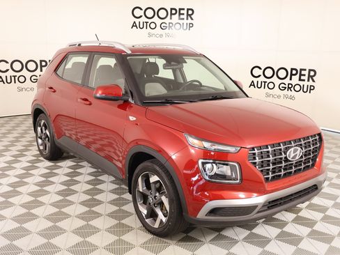 Used 2025 Hyundai Venue SEL FWD image 1