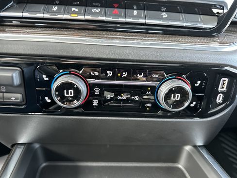 Used 2024 Chevrolet Silverado 2500 LT AWD/4WD image 19