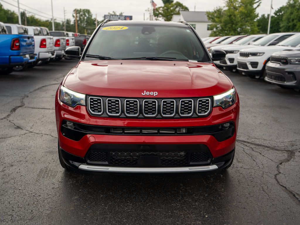 Used 2024 Jeep Compass Limited w/ Elite Group AWD/4WD image 3