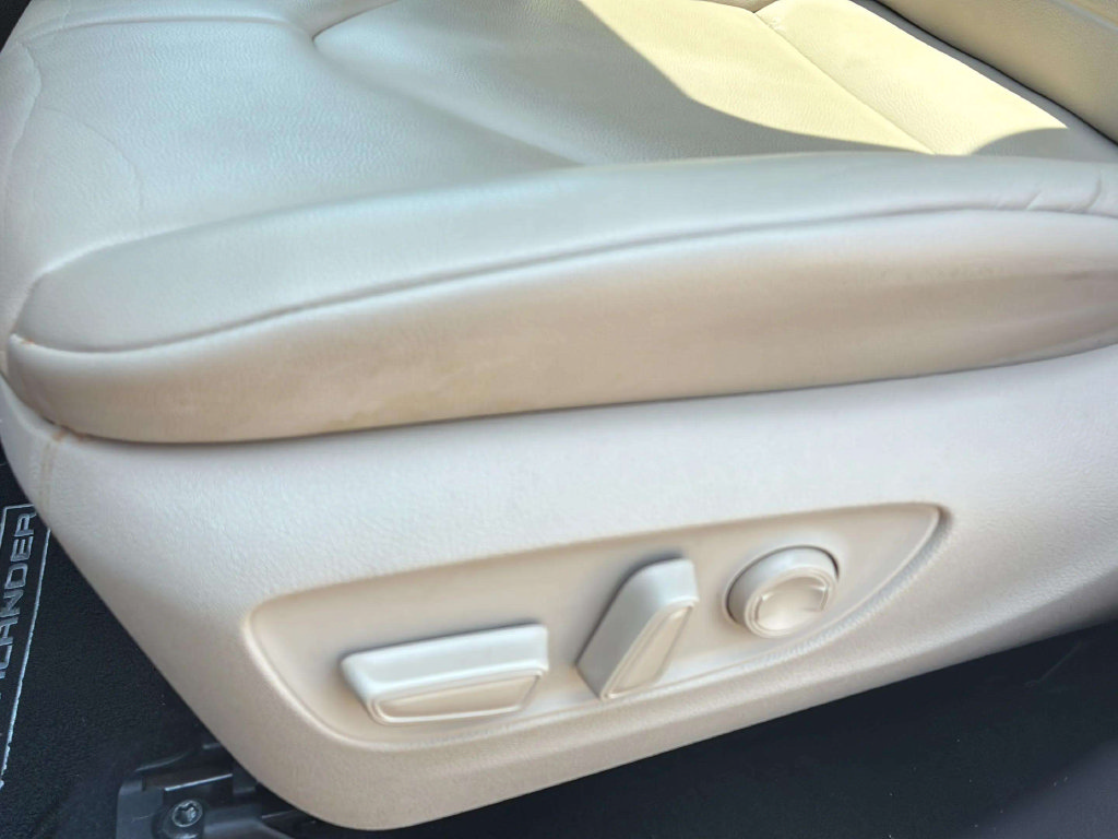 Used 2022 Toyota Highlander XLE FWD image 27