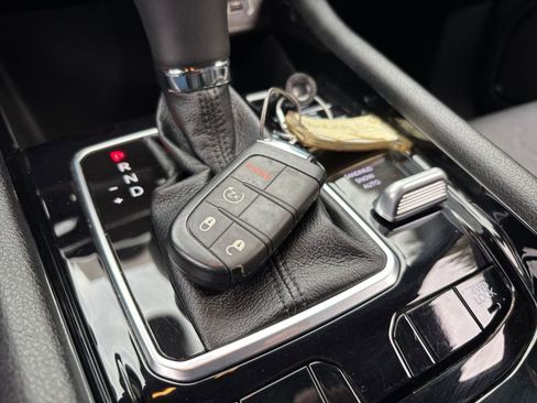 Used 2025 Jeep Compass Limited image 18