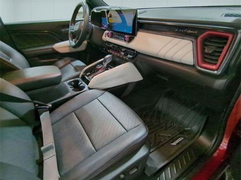 Used 2023 GMC Canyon AT4X image 28