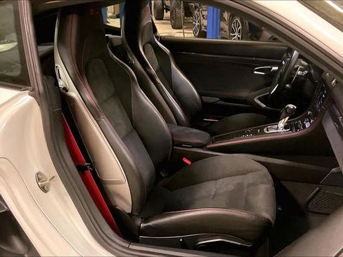 Used 2022 Porsche 718 Cayman GT4 image 8