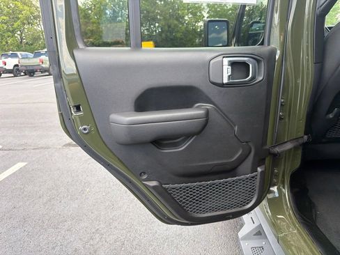 Used 2022 Jeep Wrangler Unlimited Rubicon 4xe AWD/4WD image 19