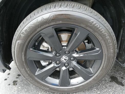 Used 2025 Honda Pilot Black Edition image 10