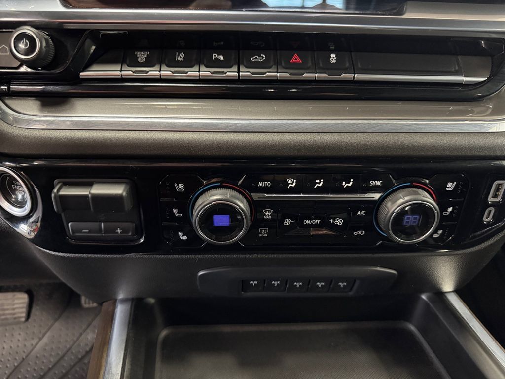 Used 2024 Chevrolet Silverado 3500 High Country w/ High Country Premium Package AWD/4WD image 21