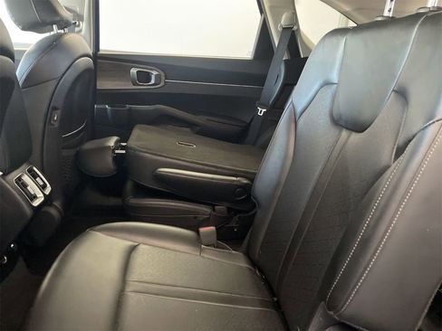 Used 2022 Kia Sorento EX w/ Panoramic Sunroof Package FWD image 5