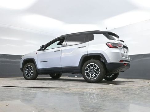 Used 2025 Jeep Compass Trailhawk AWD/4WD image 44