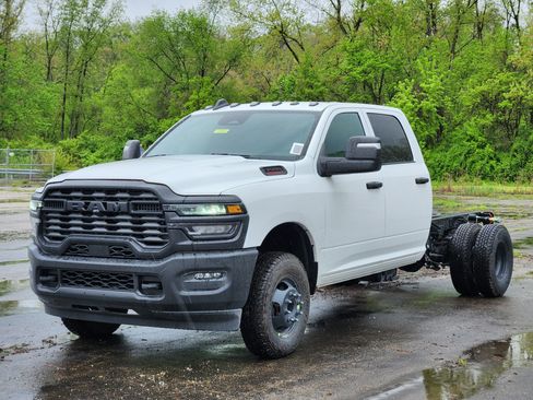 New 2025 RAM 3500 Tradesman image 12