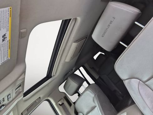 Used 2015 GMC Yukon XL Denali AWD/4WD image 12