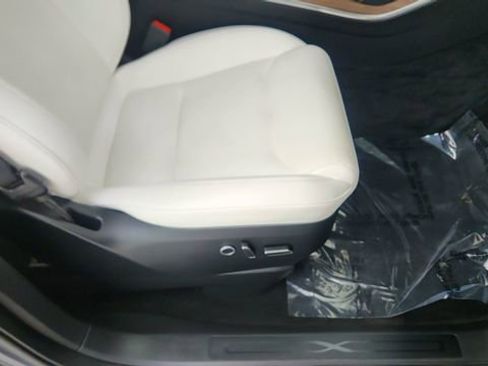 Used 2022 Tesla Model X image 22