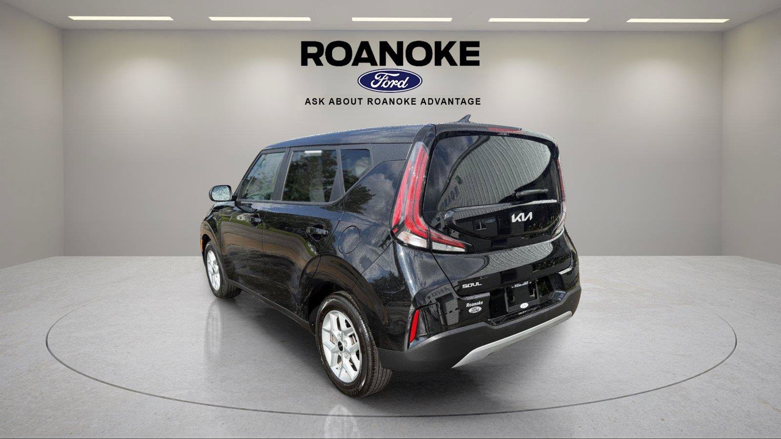 Used 2025 Kia Soul LX FWD image 8