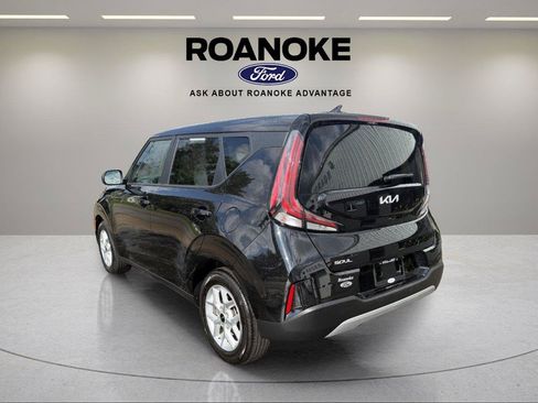Used 2025 Kia Soul LX FWD image 8