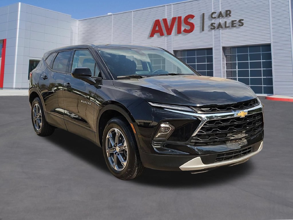 Used 2025 Chevrolet Blazer LT FWD image 3