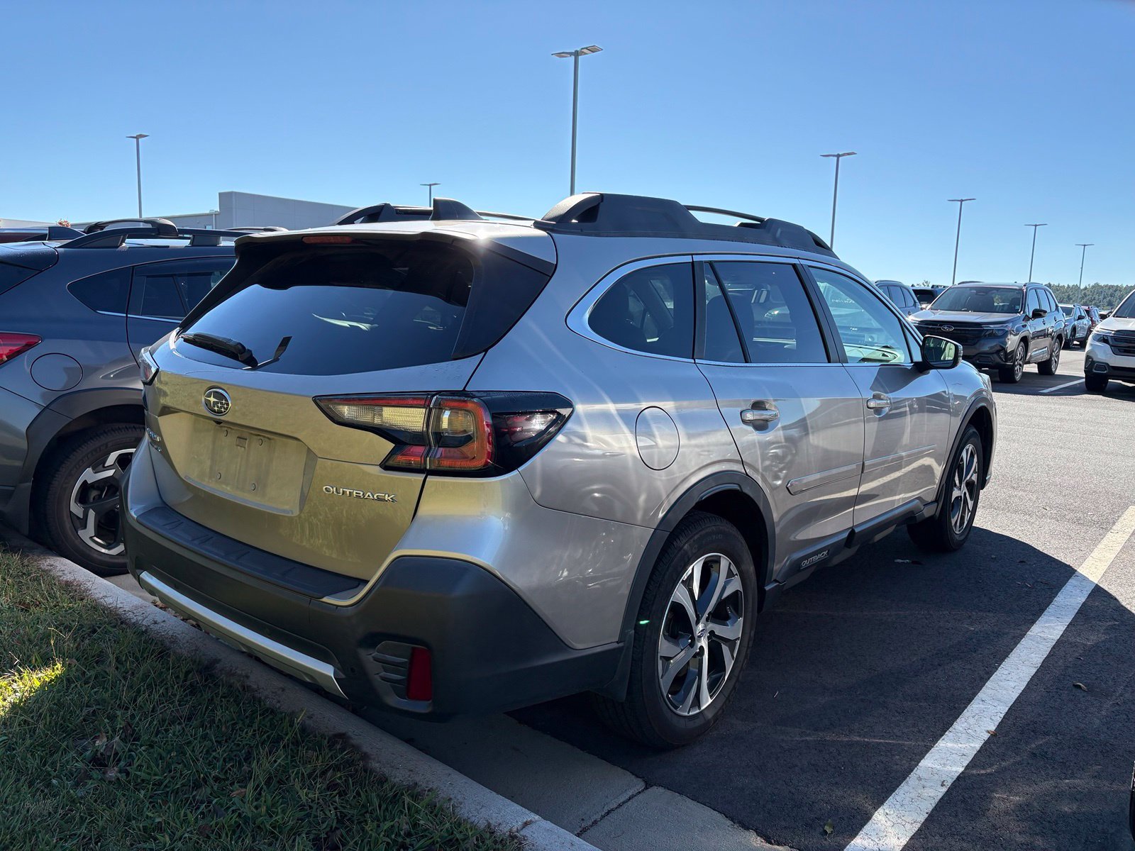 Used 2020 Subaru Outback Limited w/ Popular Package #2 AWD/4WD image 6