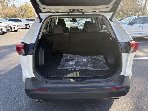 Used 2021 Toyota RAV4 XLE Premium image 34