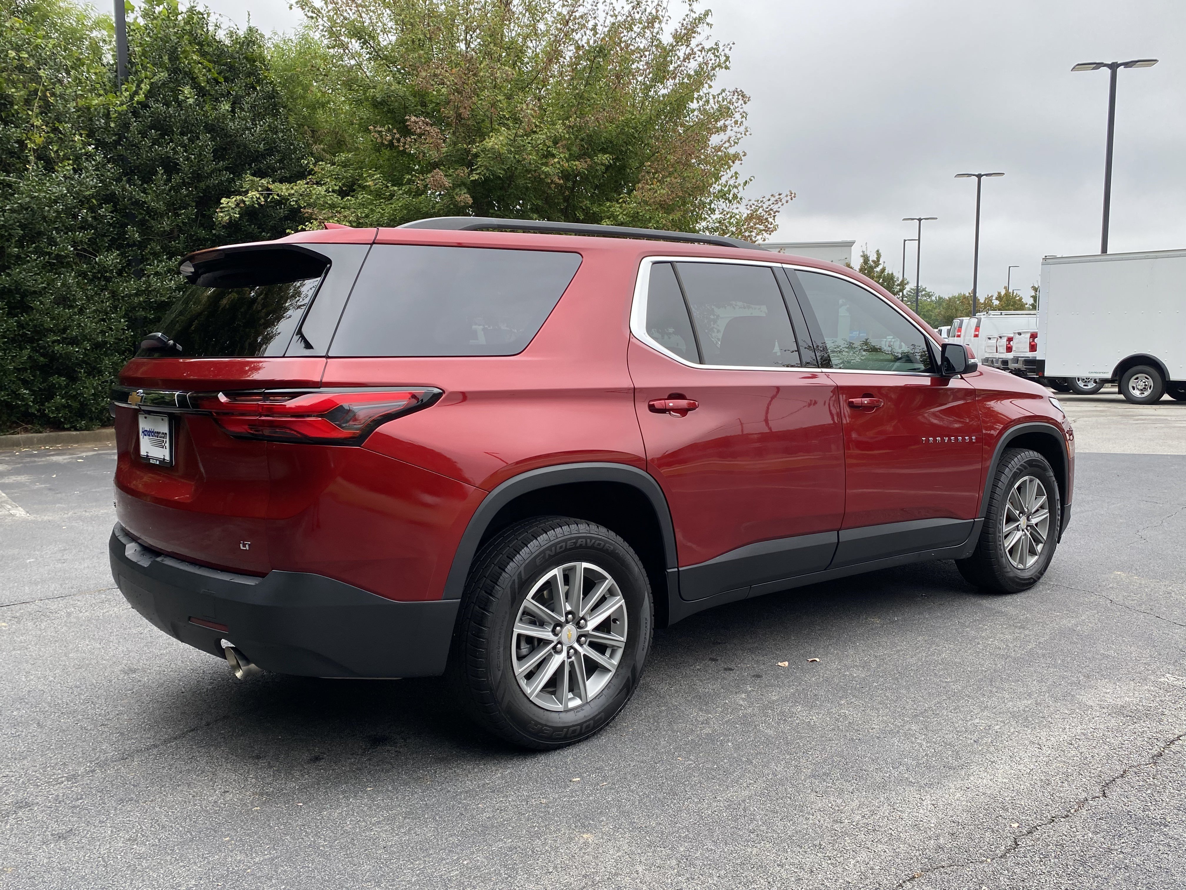 Used 2023 Chevrolet Traverse LT FWD image 9