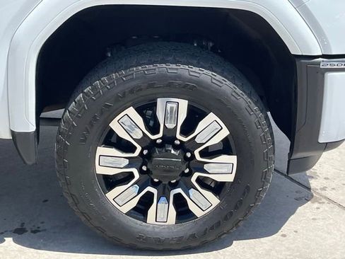 Used 2024 GMC Sierra 2500 Denali AWD/4WD image 8