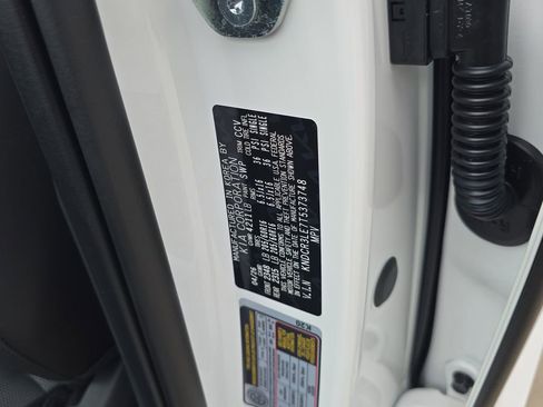 New 2026 Kia Niro EX FWD image 32