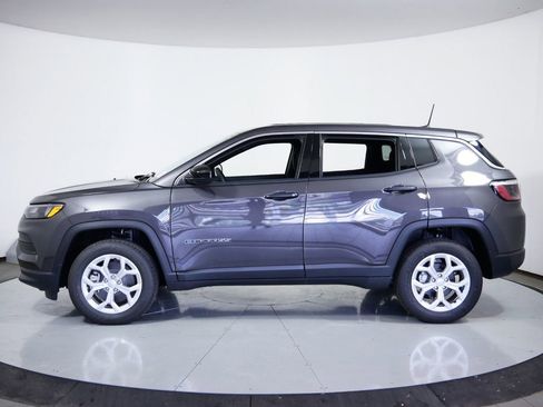 Used 2024 Jeep Compass Sport image 13
